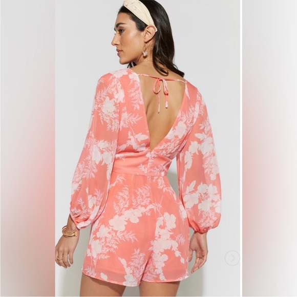 New Francesca’s Parker V-Neck Spring/Summer Coral Floral Romper - Picture 3 of 7